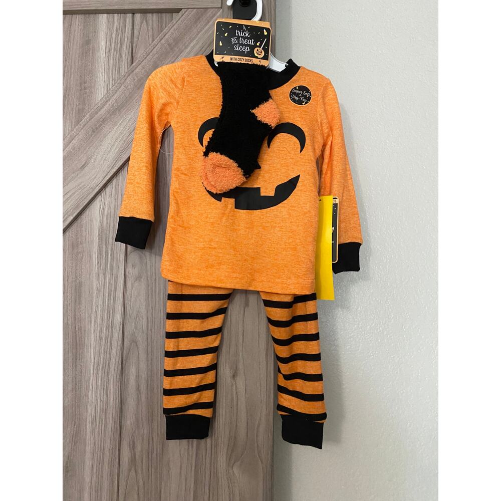 NWT kids trick or treat sleep set size 2T